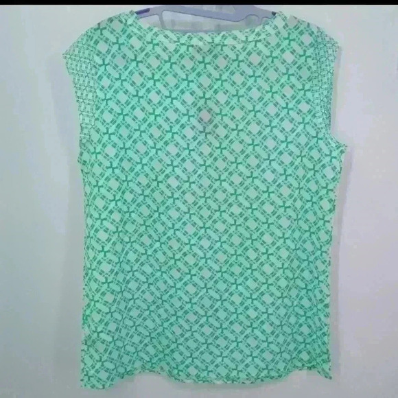 🌻THE LIMITED GREEN TOP - Picture 2 of 5